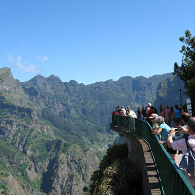 Tours Cruises Pico dos Barcelos - Eira do Serrado - Câmara de lobos - Cabo Girão